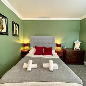 Regency - Marine Square By Crown Gardens Apartment