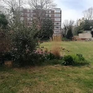 3 One Bed Quiet Garden Flat In With Free Onsite Parking - 5 Min Walk To - 10 Min To Apartment