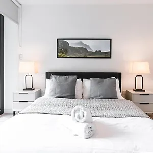 Khayat Homes - The Cosy Cabo - One Bed Apartment London